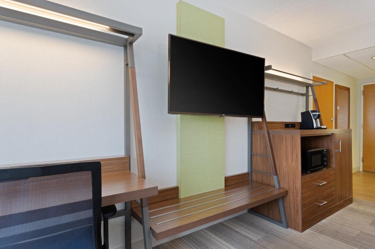 Holiday Inn Express Hauppauge-Long Island By Ihg Exterior photo
