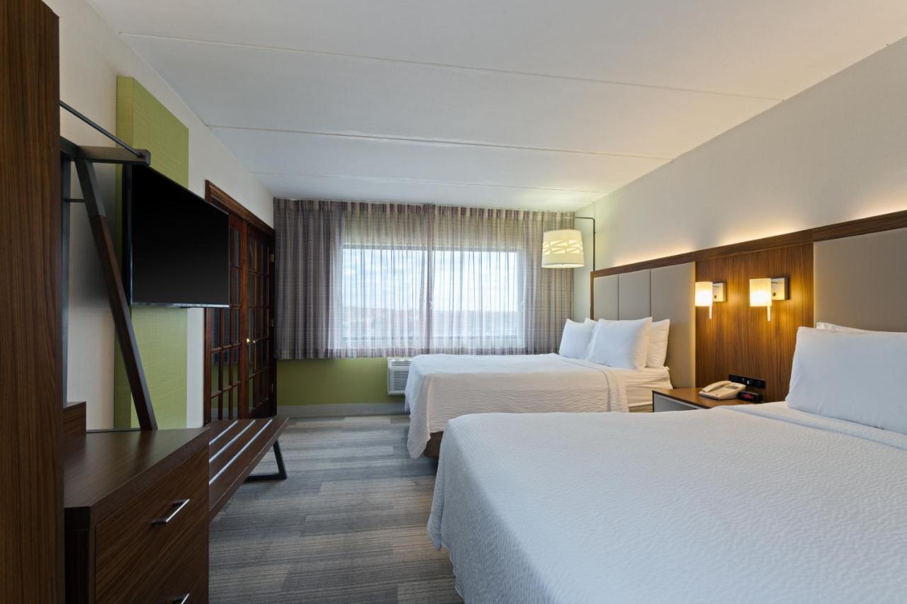 Holiday Inn Express Hauppauge-Long Island By Ihg Exterior photo