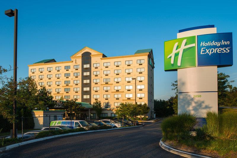 Holiday Inn Express Hauppauge-Long Island By Ihg Exterior photo