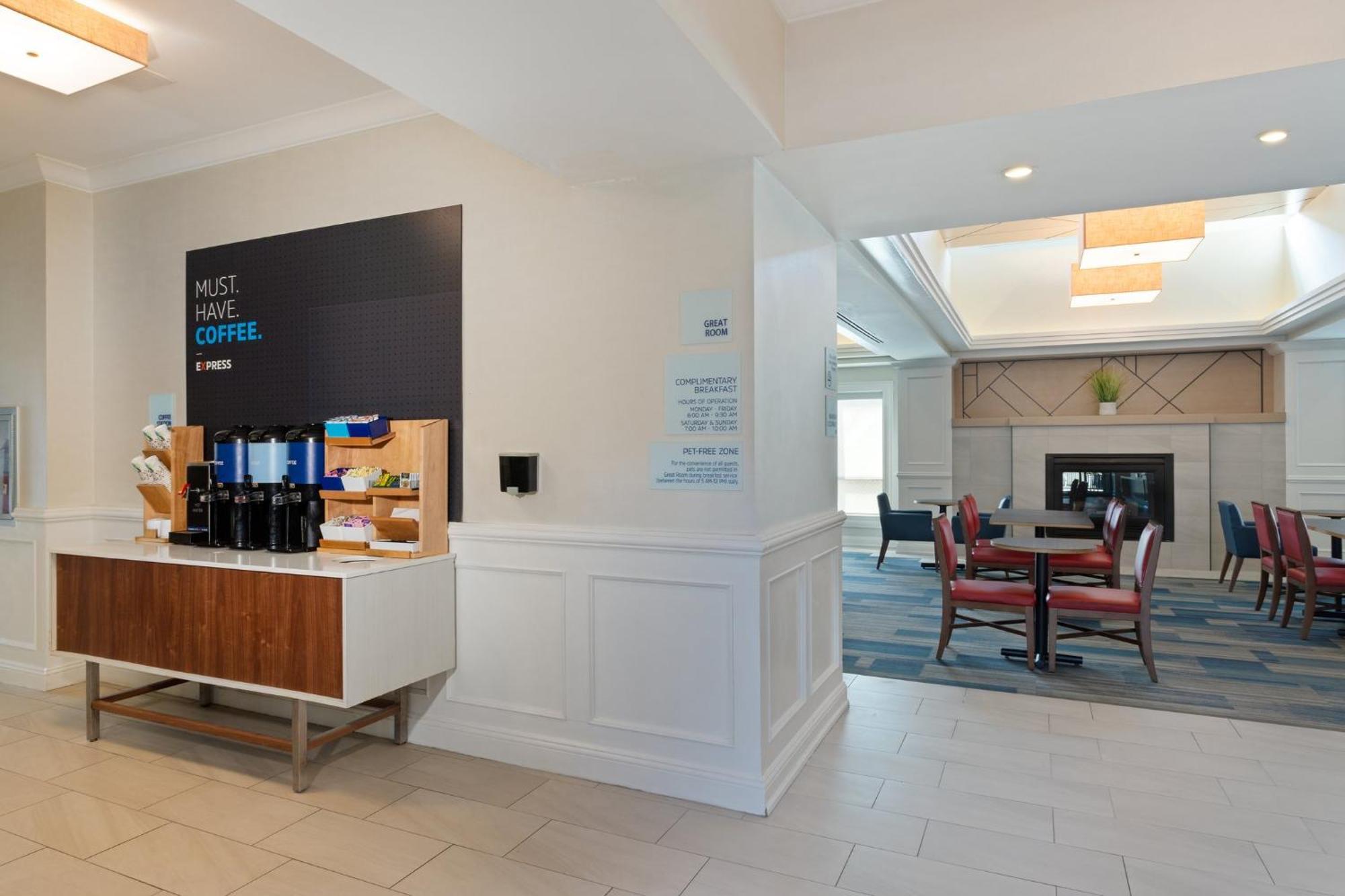 Holiday Inn Express Hauppauge-Long Island By Ihg Exterior photo